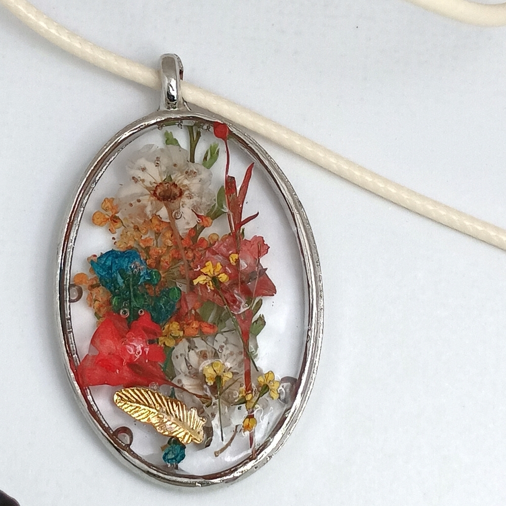 Pressed Flower Oval Pendant Necklace • Silver Tone • Handmade by Luna & Roo - Picture 2 of 4
